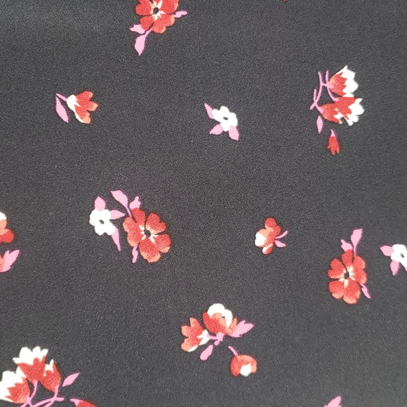 🎅4/10🎅🌷41 Hawthorn sleeveless floral blouse with cinched side in Large🌷 - Picture 3 of 8